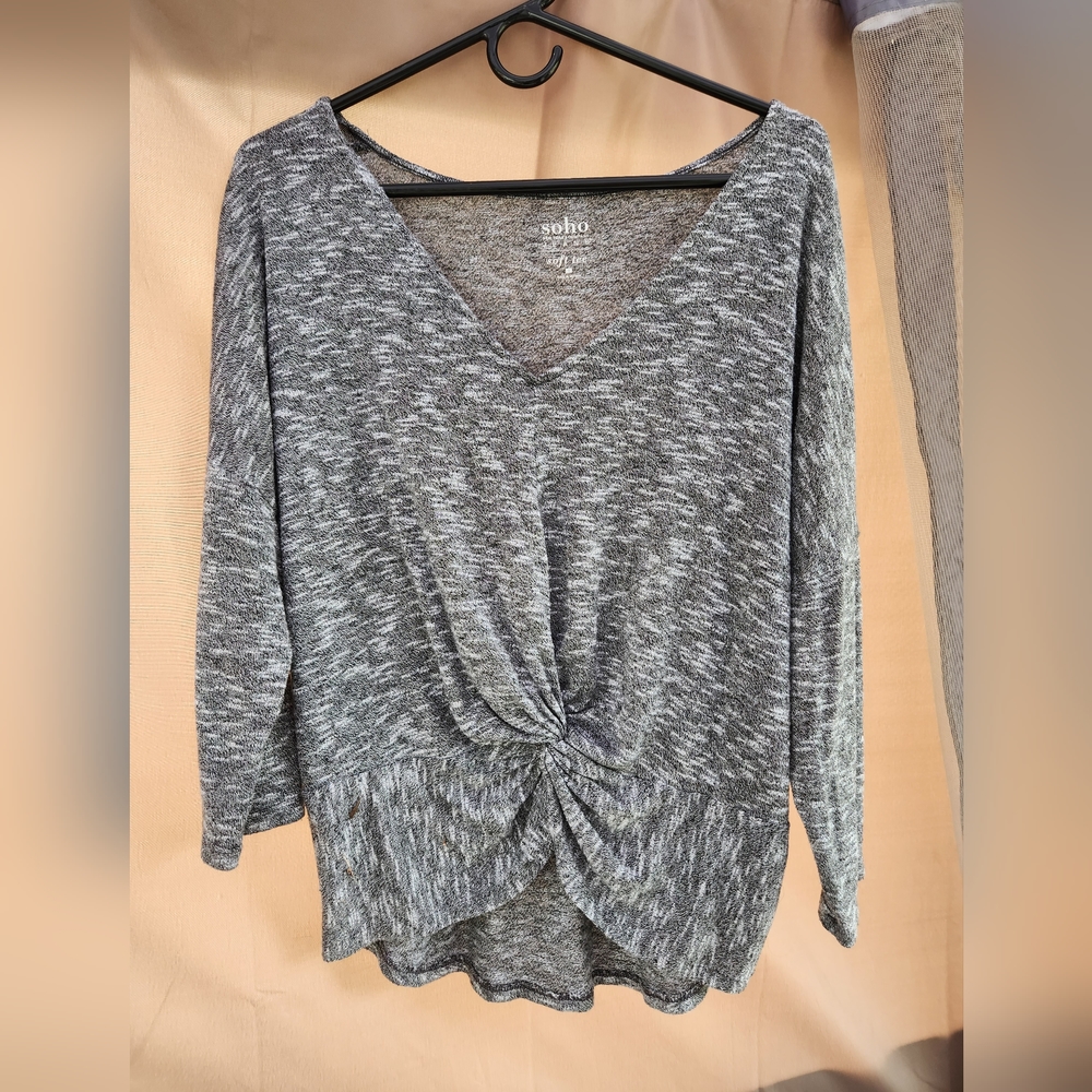 New York & Company soft tee in size small black, gray and white